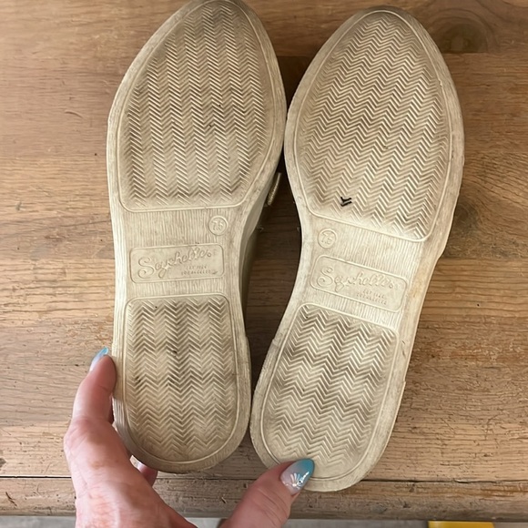 Seychelles Quake Gold Ruffle Platform Sneakers Slip-On Size 7.5 Metallic - Picture 10 of 10